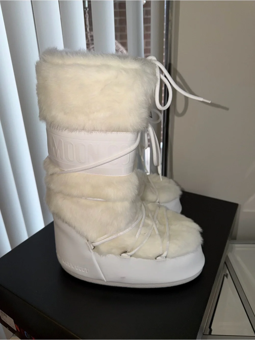 Moon Boot Icon Faux Fur Optical White NWT w/ Box Women’s US 10–11.5